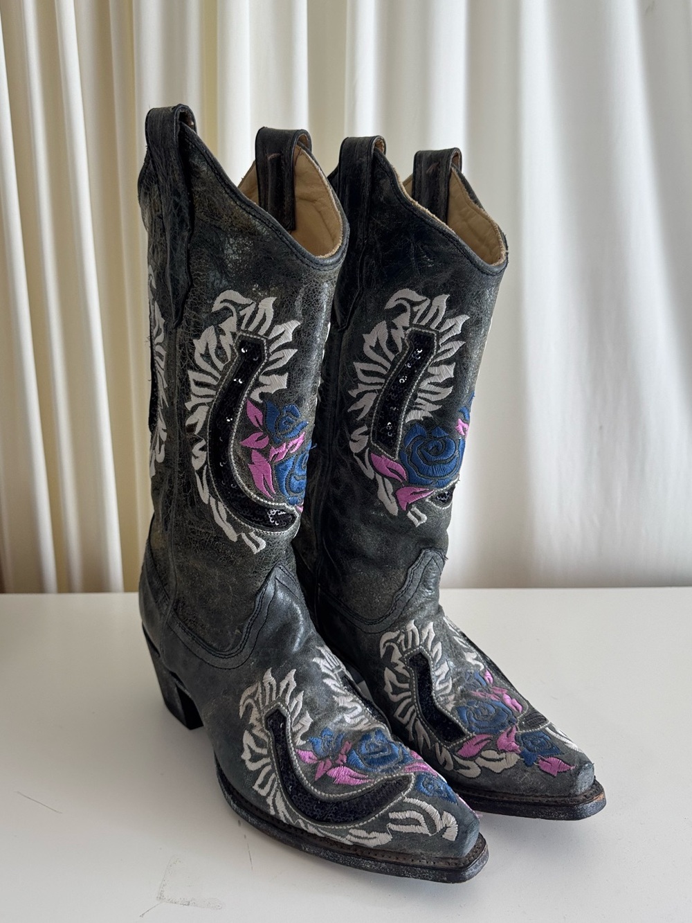 Corral R2523 Horseshoe Rose Flower
Embroidery Gray Cowboy Boots Size 6
Wedding